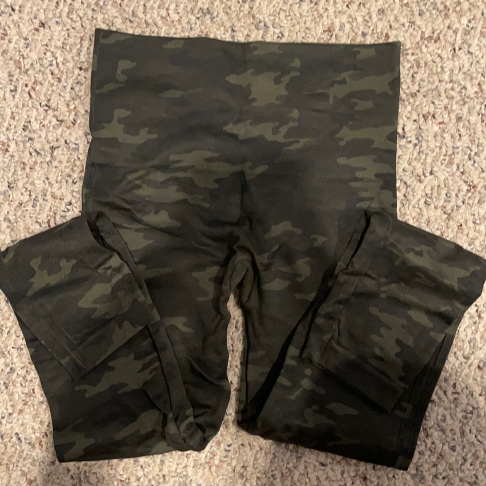 Spanx Camo Leggings size small